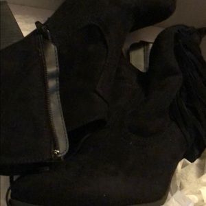 Bongo fringe ankle booties black size 9.5